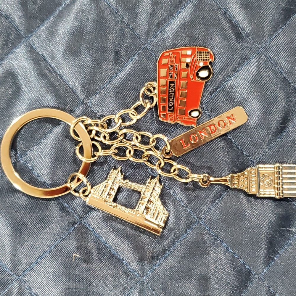 London England Souvenir Bus Bridge  KeyChain KeyRing